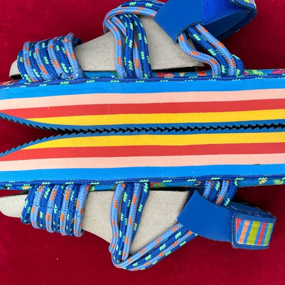 Farm Rio Blue Macaw Rainbow Strappy Platform Sandal Tropical Size 10 - Picture 7 of 11